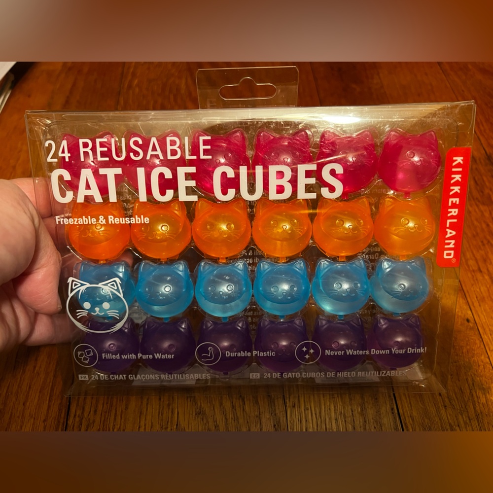 Kikkerland Colorful Cat Ice Cubes Set